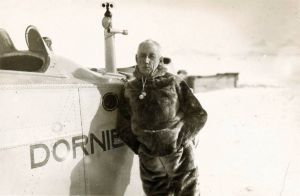 Roald_Amundsen_Svalbard_1925